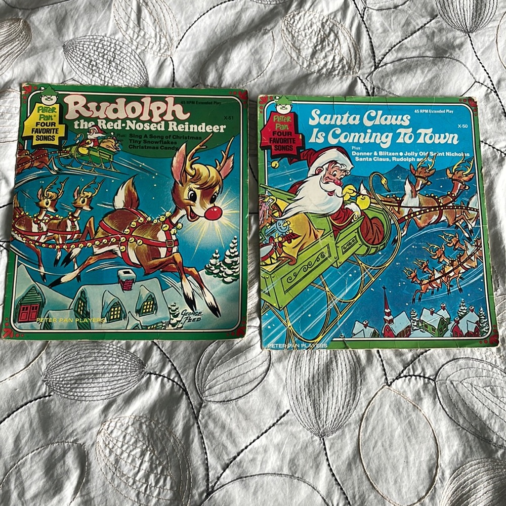 Set of 2 45s Rudolph the Red nosed reindeer & Santa Claus is coming to Town
